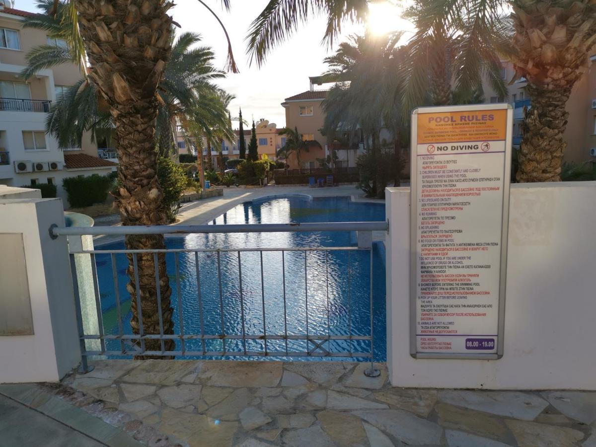 Iris Village, Near Kings Avenue Mall - By Imh Travel & Tours Paphos Exteriör bild