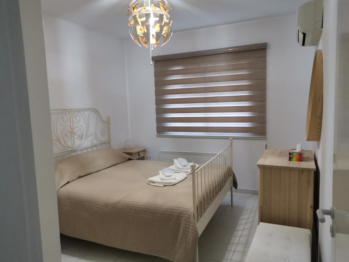 Iris Village, Near Kings Avenue Mall - By Imh Travel & Tours Paphos Exteriör bild