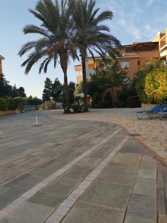 Iris Village, Near Kings Avenue Mall - By Imh Travel & Tours Paphos Exteriör bild