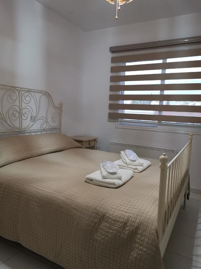 Iris Village, Near Kings Avenue Mall - By Imh Travel & Tours Paphos Exteriör bild
