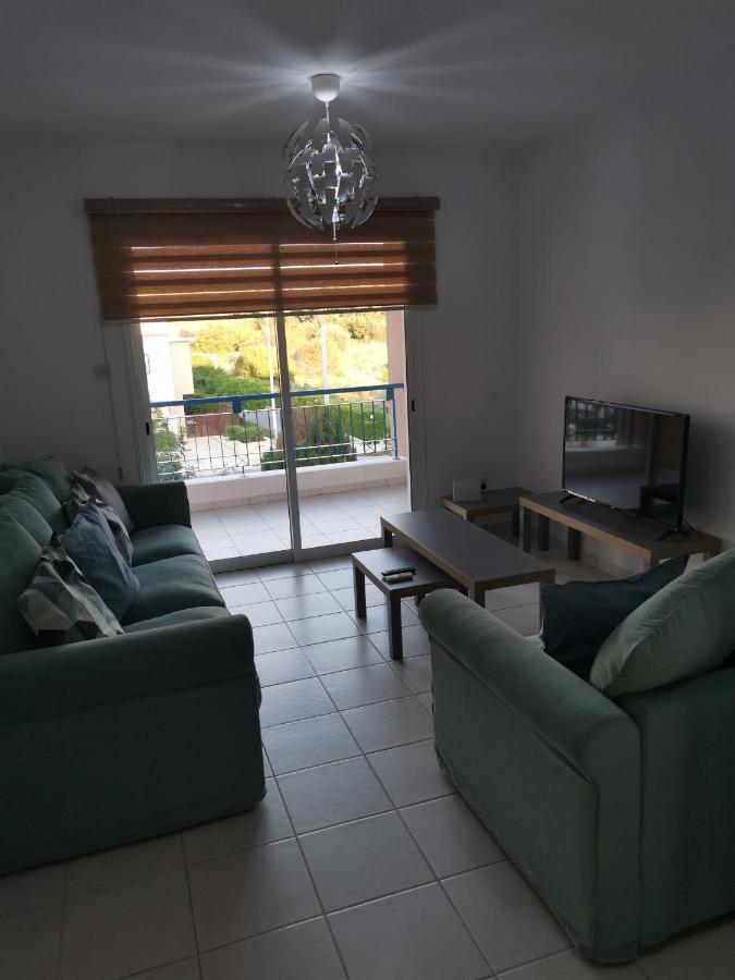 Iris Village, Near Kings Avenue Mall - By Imh Travel & Tours Paphos Exteriör bild