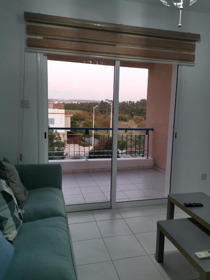 Iris Village, Near Kings Avenue Mall - By Imh Travel & Tours Paphos Exteriör bild