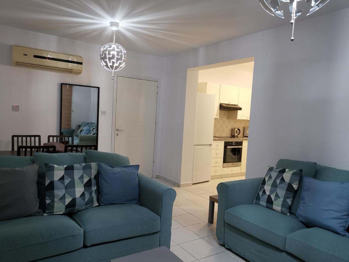 Iris Village, Near Kings Avenue Mall - By Imh Travel & Tours Paphos Exteriör bild
